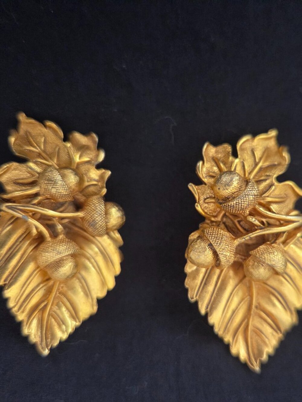 Gold-tone Vintage Earrings with Acorn design